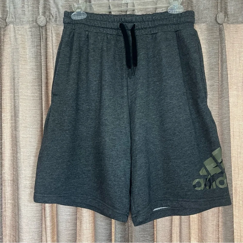 Adidas Essentials Heather Gray Tiger Camo Short Knit Apparel Size Small